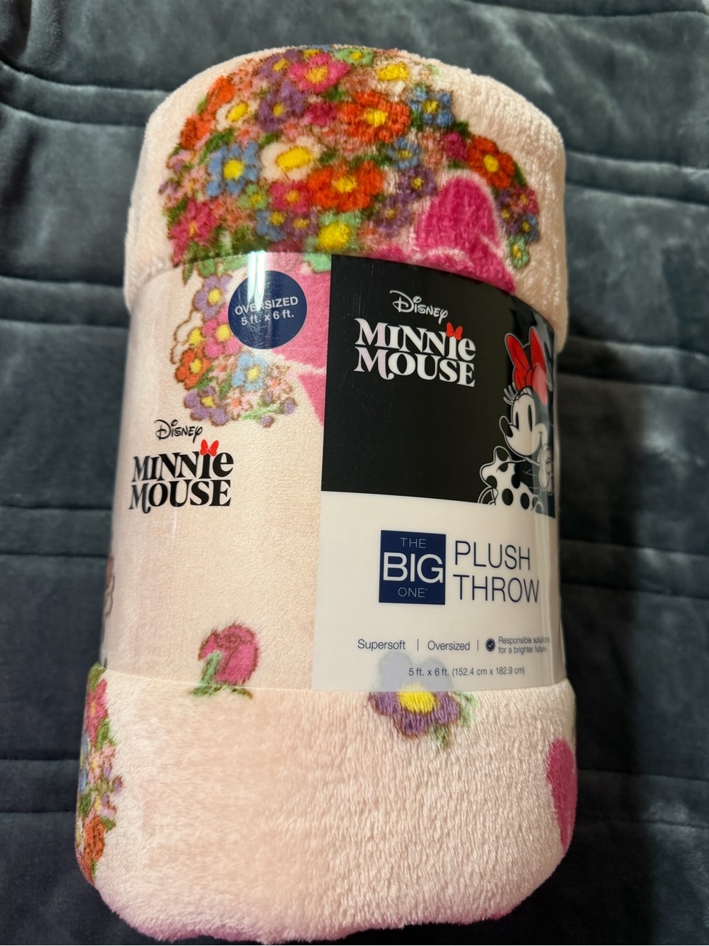 Disney Minnie Mouse Plush Throw Blanket - Pink with Multicolor Floral